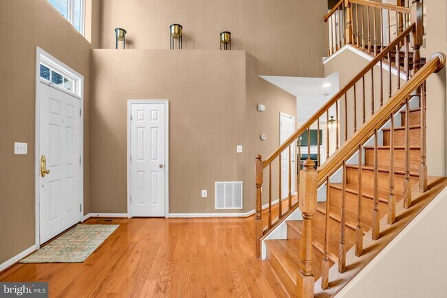 Building Photo - 8142 Tenbrook Dr