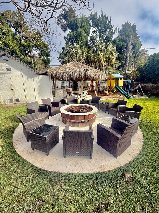 Building Photo - 733 Pine Cone Ln