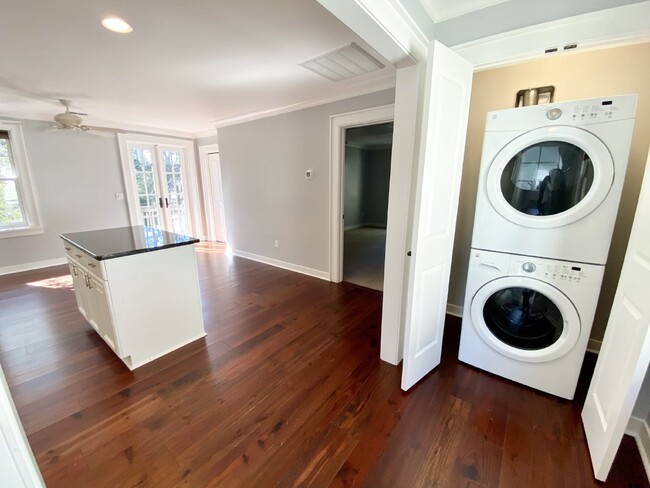 Building Photo - Above-Garage Apartment for Rent in Old Tow...