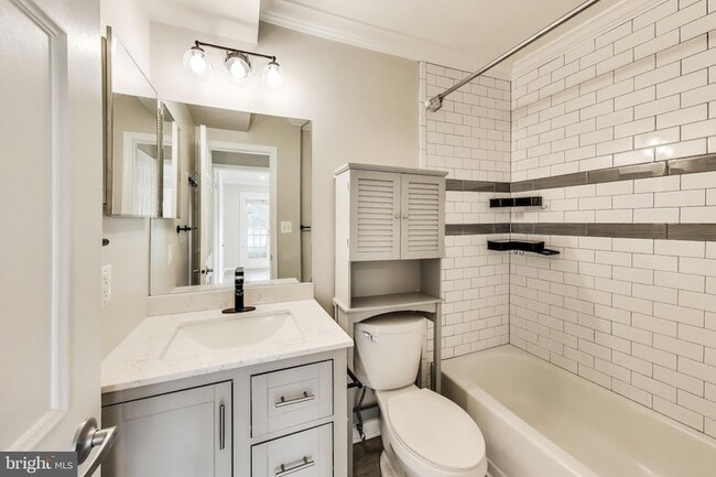 Building Photo - 13041B Shadyside Lane Unit 11-188