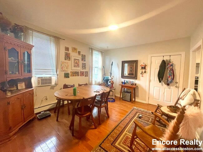 Building Photo - 75 Putnam St