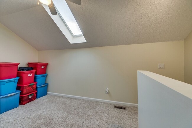 Building Photo - 3 bdrm/2 Bath Condo  Bristol, TN