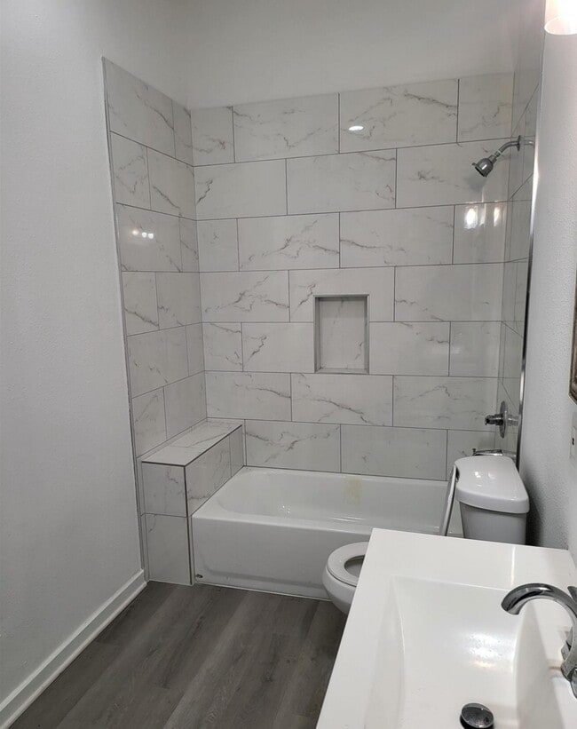 Building Photo - 322 New Hampshire St