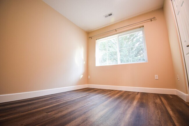 Building Photo - 10735 SW Canterbury Ln