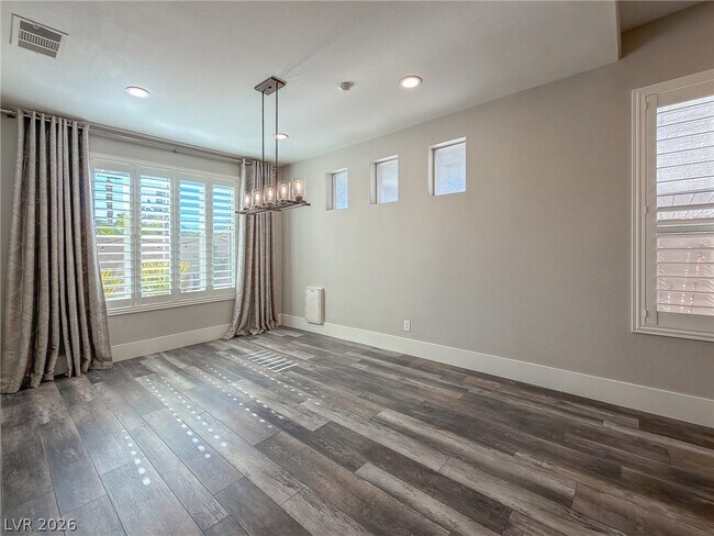 Building Photo - 3025 Scenic Valley Way
