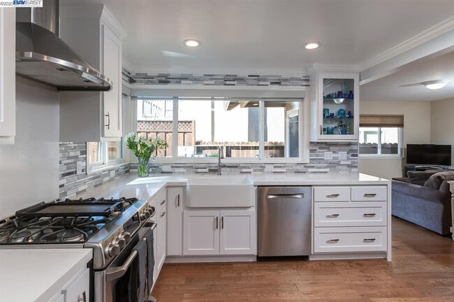 Building Photo - 833 Catalina Dr