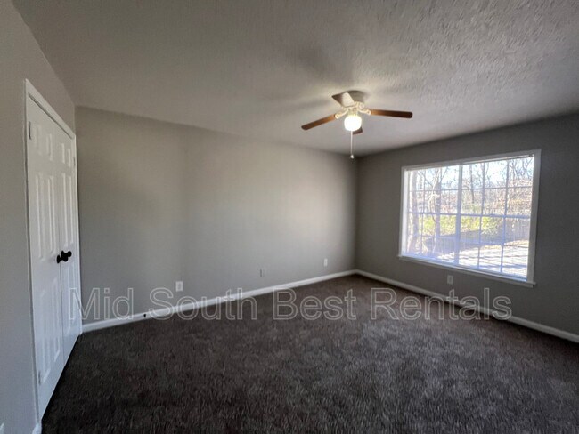 Building Photo - 2935 Invergarry Rd