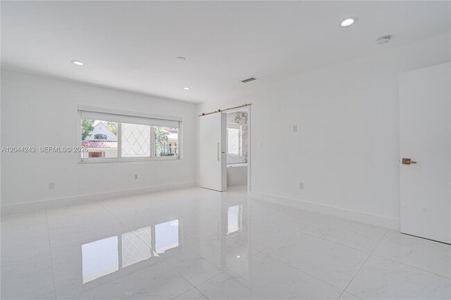 Building Photo - 773 Woodcrest Rd