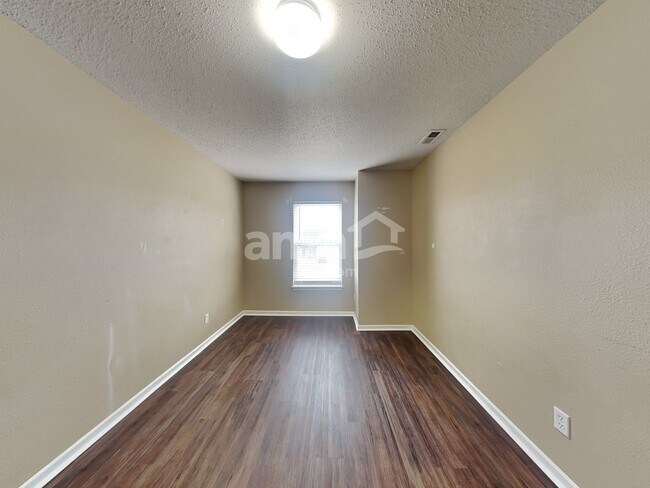 Building Photo - 536 Runnymede Ct