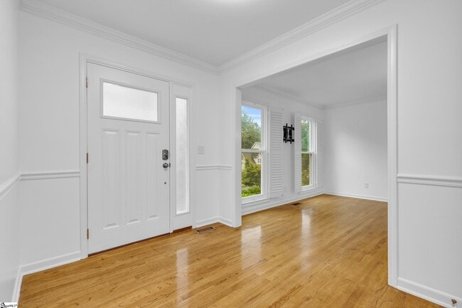 Building Photo - 125 River Way Dr