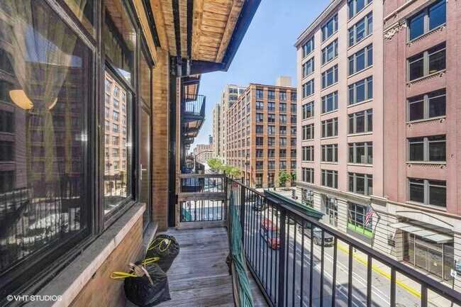 Building Photo - 625 W Jackson Blvd