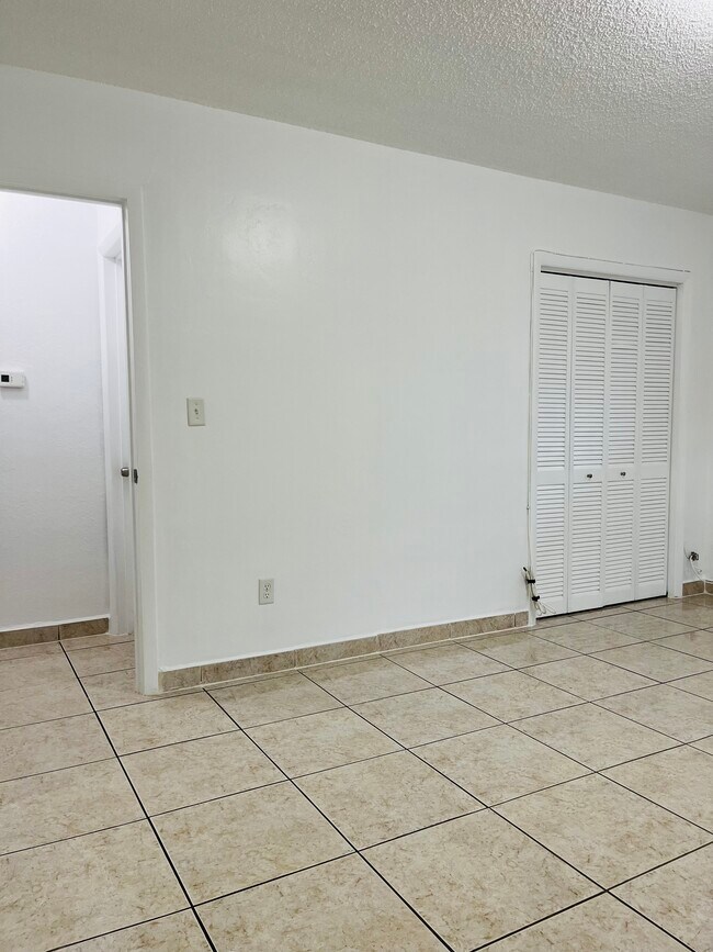 Master - 415 E 10th St