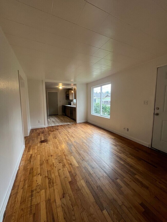 Building Photo - 2-Bedroom 1-Bathroom home close in Springfield