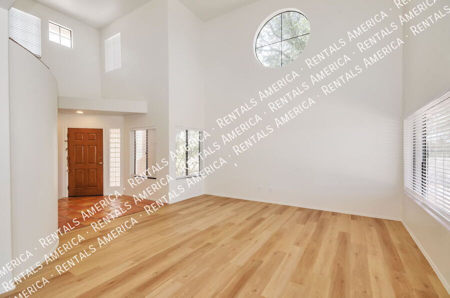 Building Photo - 1150 W Masters Cir