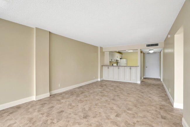 Building Photo - 3 Royal Palm Way