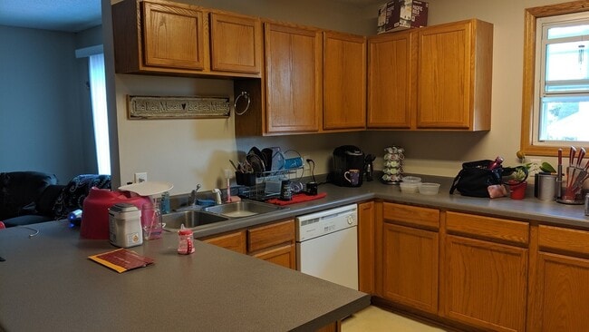 Building Photo - Location location location! This beautiful Fridley 3 bedroom townhouse, dont miss out!