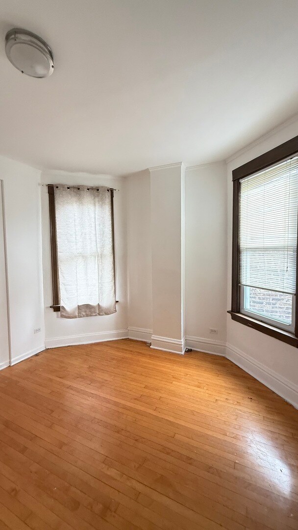 Building Photo - 3137 W 42nd St
