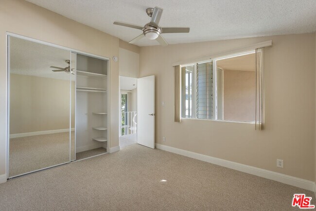 Building Photo - 4173 Del Mar Ave