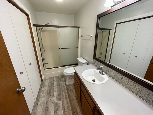 Building Photo - 4210 Blue Heron Ct