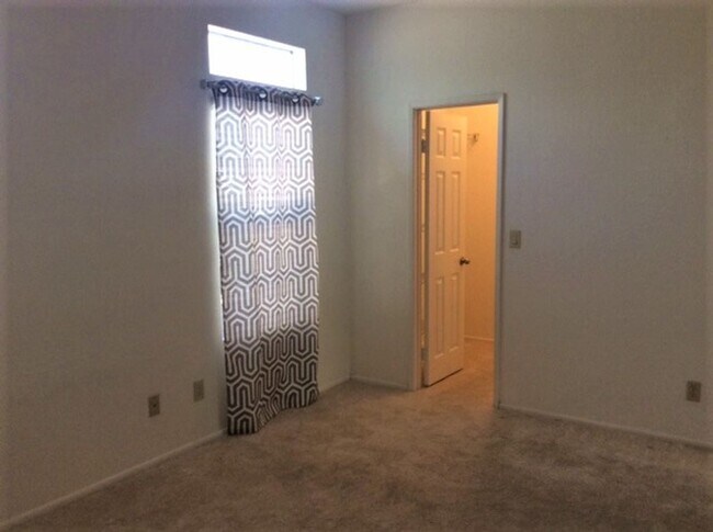 Building Photo - Single-Level 1 Bedroom Home with Garage – ...