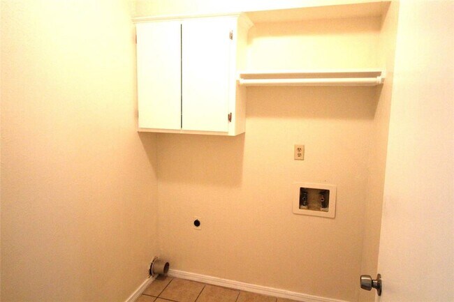 Building Photo - 304 Chalmette Dr