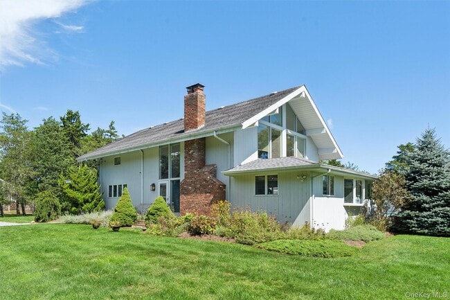 Primary Photo - 18 Quogo Neck Ln