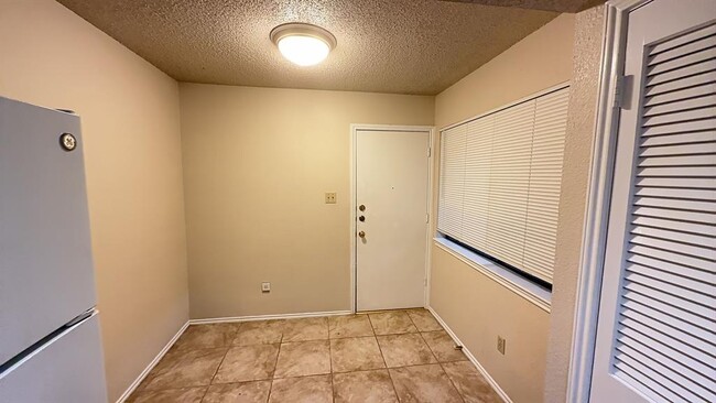 Building Photo - 7205 Waldon Dr
