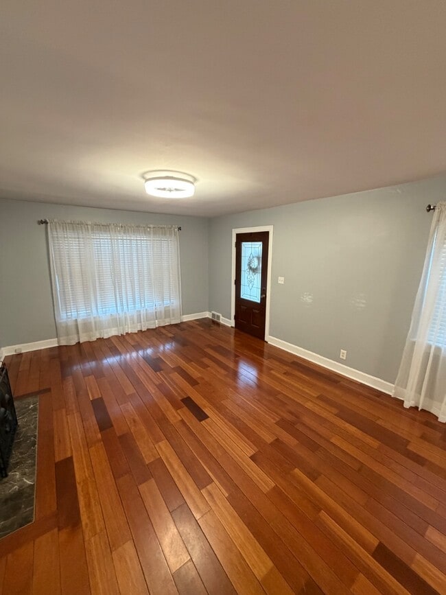 Building Photo - 336 Monohan Dr