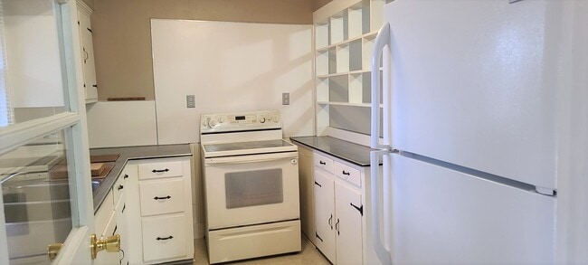 Building Photo - COMING SOON!  Lone Oak Cottage - 2 bedrm 1 bath Available - May 10th