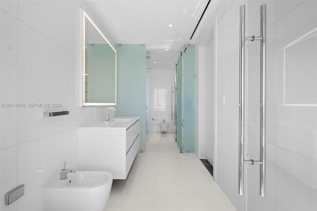 Building Photo - 300 Biscayne Blvd Way