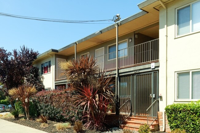 Interior Photo - Dimond Ave