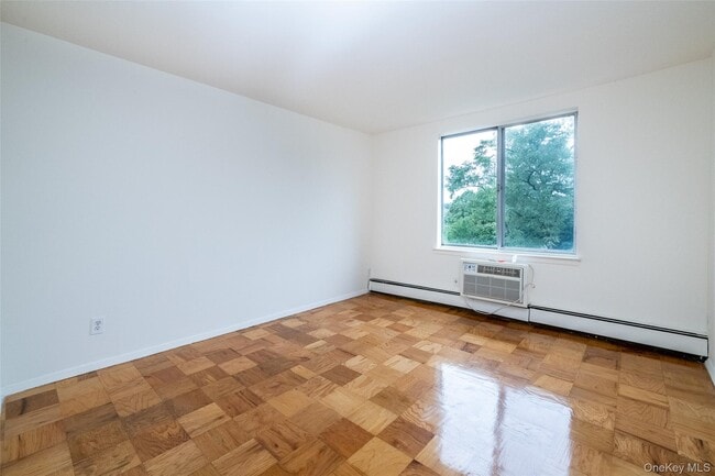 Building Photo - 125 Lake St