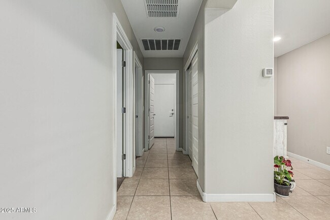 Building Photo - 4028 S 95th Ln