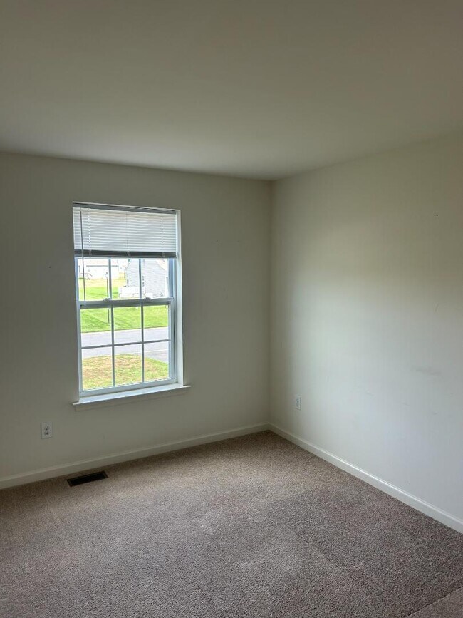 Building Photo - 453 Jockey Hollow Dr