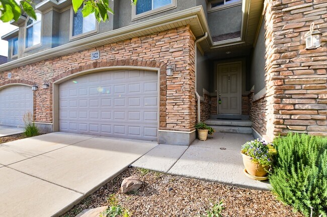 Building Photo - 3422 W Mount Cortina Way