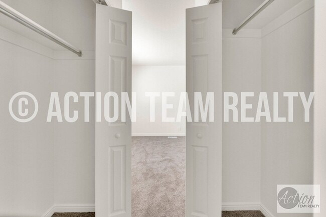 Building Photo - Newly Remodeled Duplex in Cottonwood Heights!