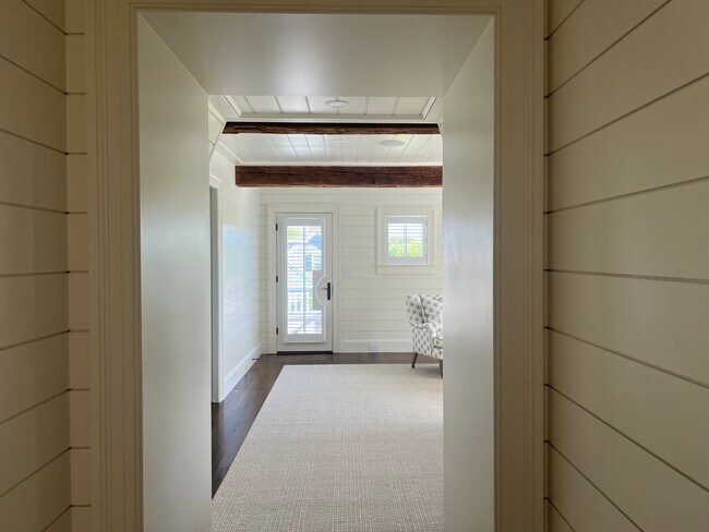Building Photo - 3 Field Club Dr