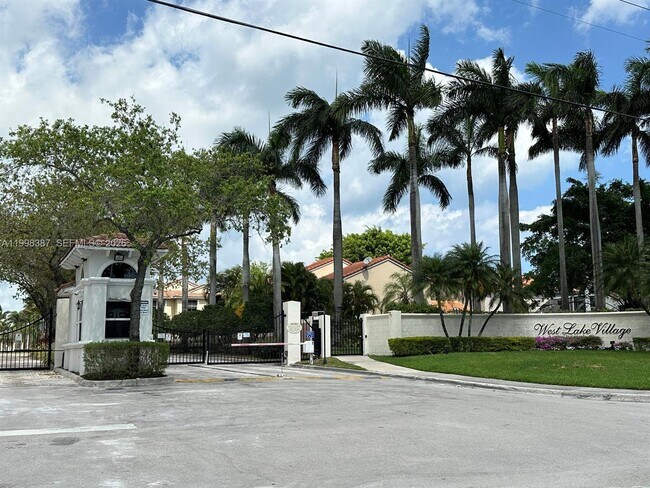 Building Photo - 1120 W Lake St