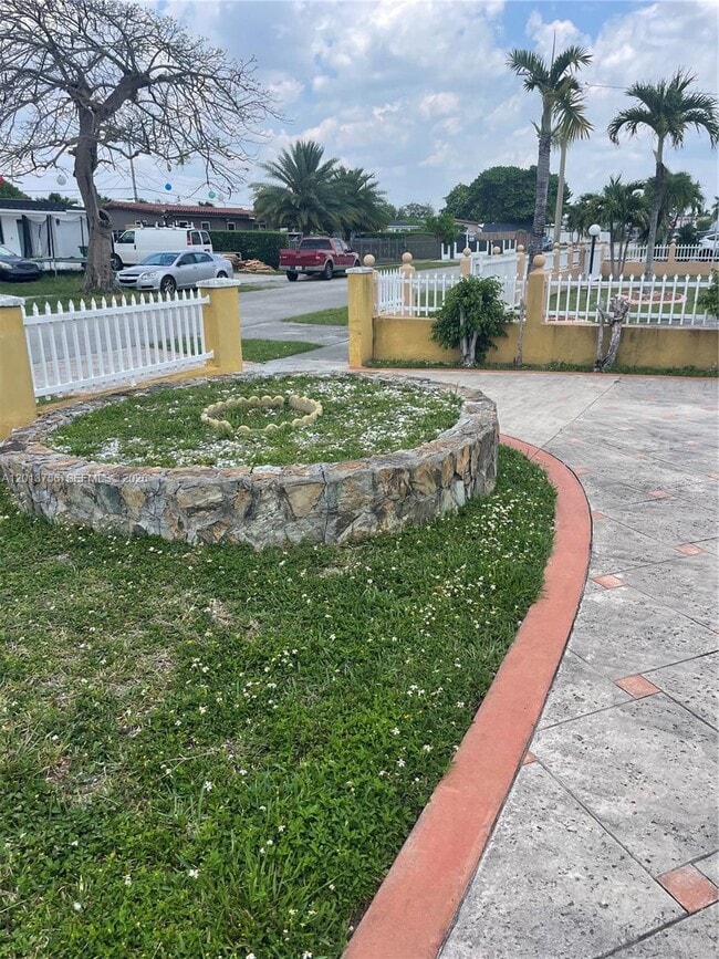 Building Photo - 4115 SW 108th Ave