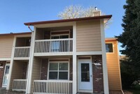 Building Photo - Spacious 3 bedroom fully remodeled townhom...