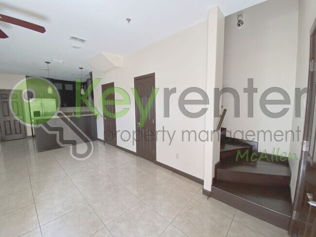 Building Photo - 2B/2.5B Townhome in gated community now av...