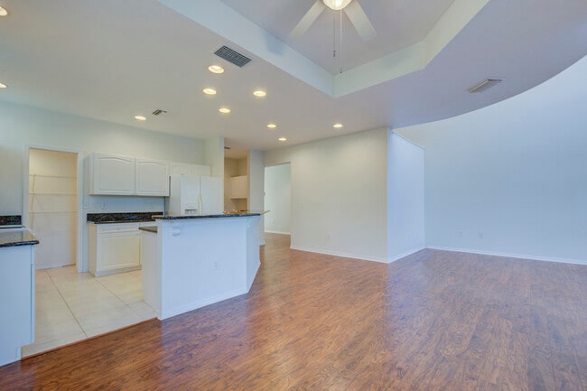 Building Photo - 1800 Bayshore Way