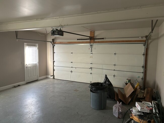 Building Photo - 320 Mt Vernon Rd