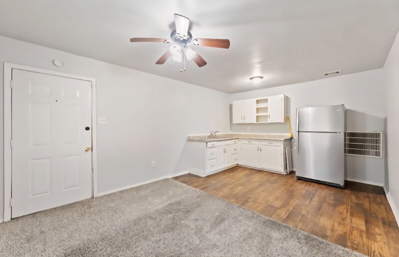 Building Photo - 2539 Hillsboro Ave