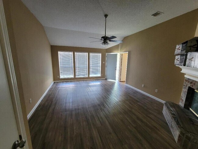 Building Photo - 7320 Nantucket Dr