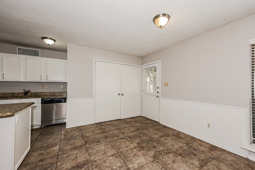 Building Photo - 6317 Sunset Rd