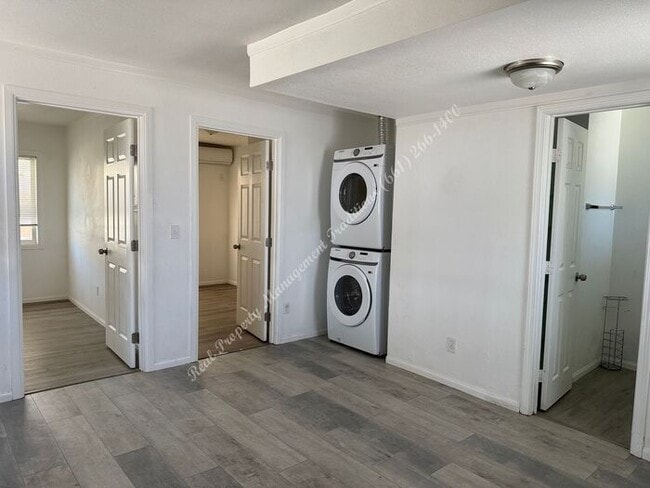 Building Photo - *** Please call us @ 661-266-1400 for info...