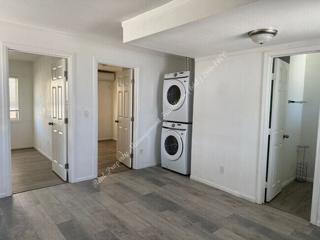 Building Photo - *** Please call us @ 661-266-1400 for information on availability, showings and applications proc...