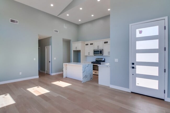 Building Photo - 3336 Altadena Ave.