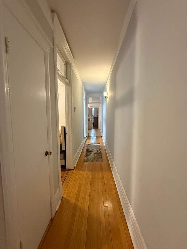 Building Photo - 12 W Chestnut St